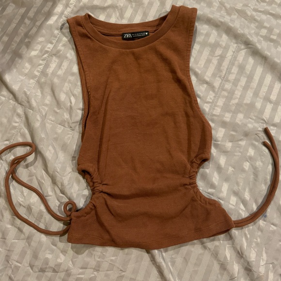 Zara tank top with cut outs on the sides - Picture 1 of 4